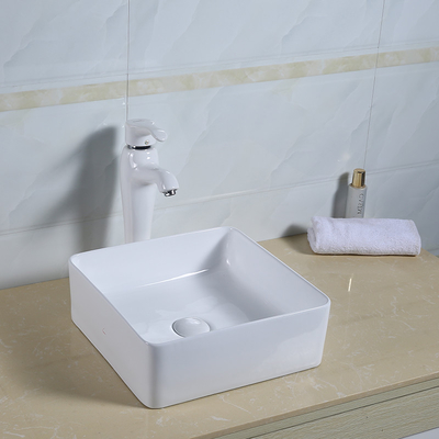Lavabo cuadrado de la porcelana de la forma de la encimera del fregadero ultrafino del cuarto de baño